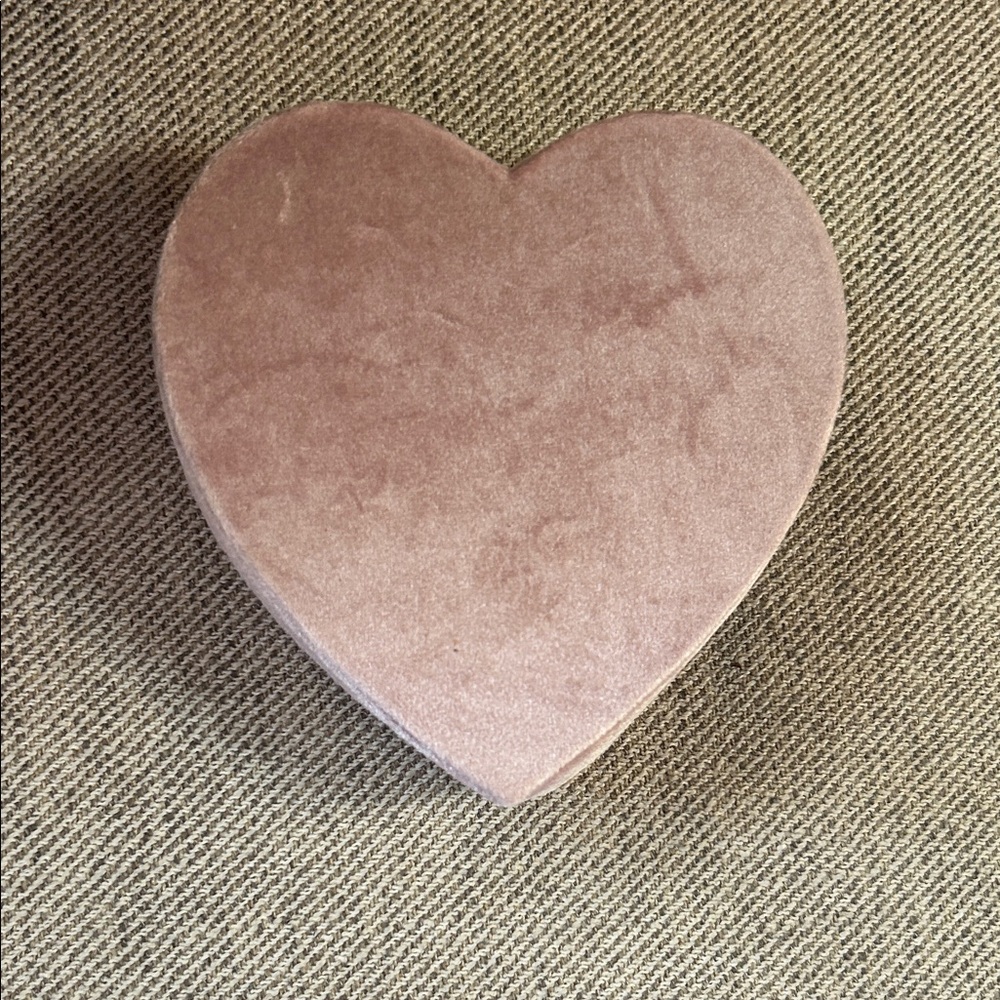 Catbird Heart-Shaped Velvet Box - Soft Pink